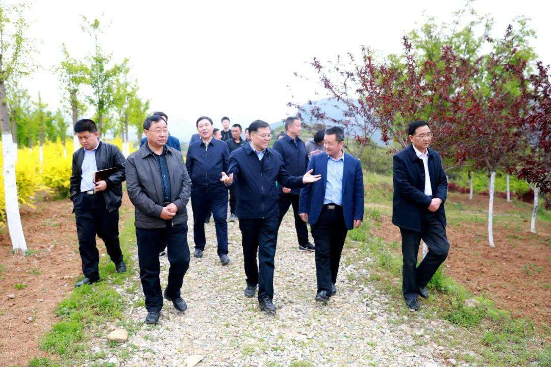 ���Cʡ���f(xi��)����ϯ�Є���һ������ ���C��ʢ���B(t��i)�r(n��ng)�ְl(f��)չ���޹�˾�{(di��o)�Юa(ch��n)�I(y��)�l(f��)չ����